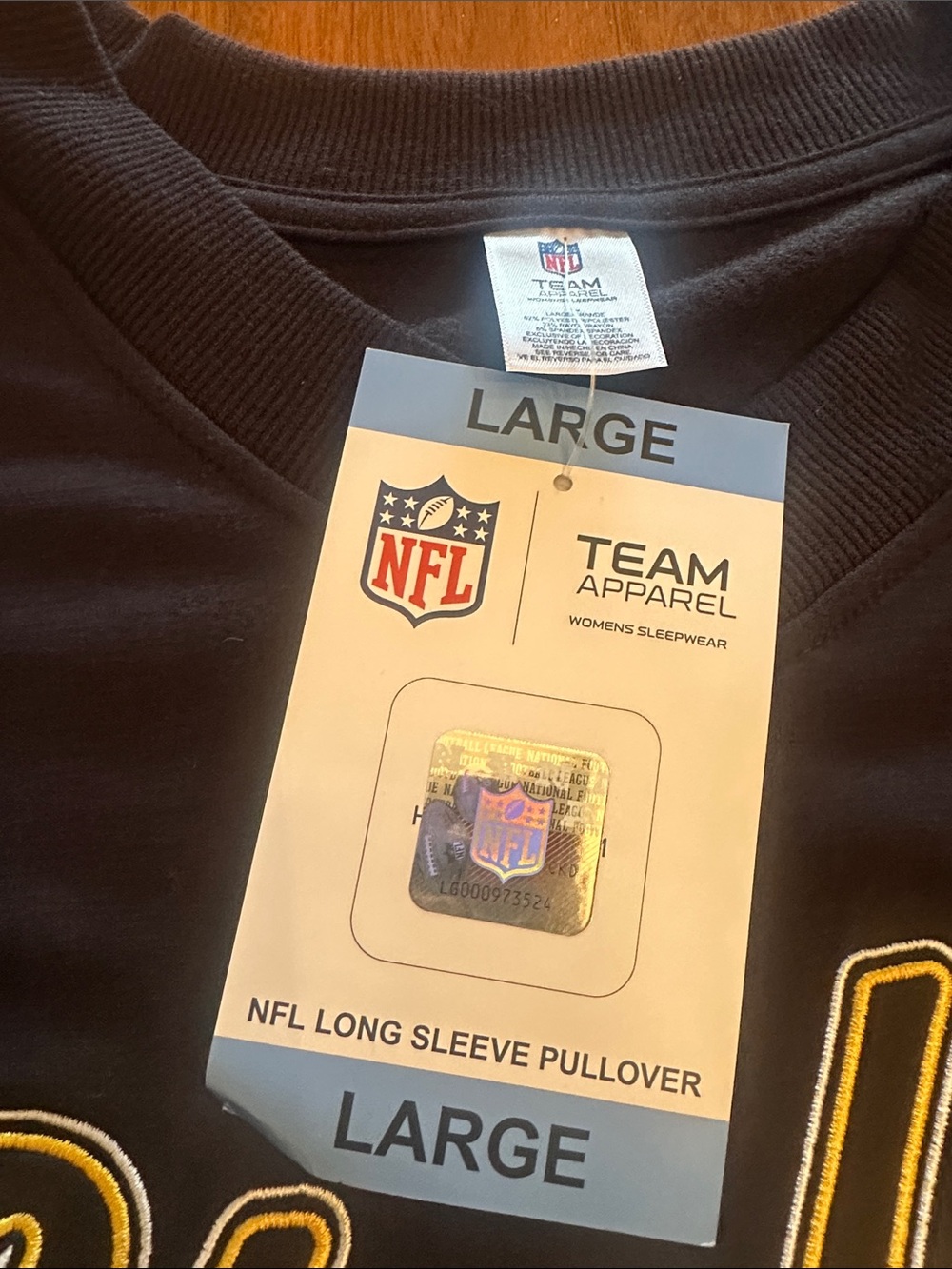 Super Soft NFL-Licensed Pittsburgh Steelers Black Crewneck Sweatshirt NWT - Picture 2 of 4